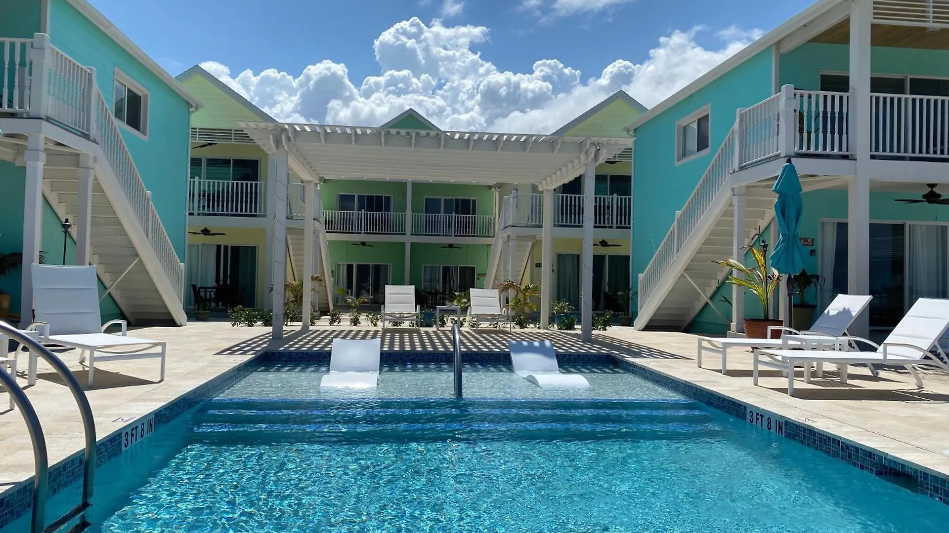 The Banana Bird At Cottages Sand Bluff